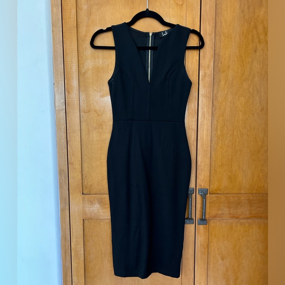 Lulus Form fitting black dress with full back zipper size xsmall